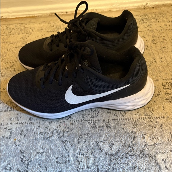 Nike Running Sneakers - Picture 2 of 3
